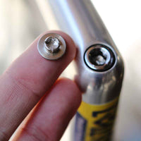 Cache-vis en Inox Nitto
