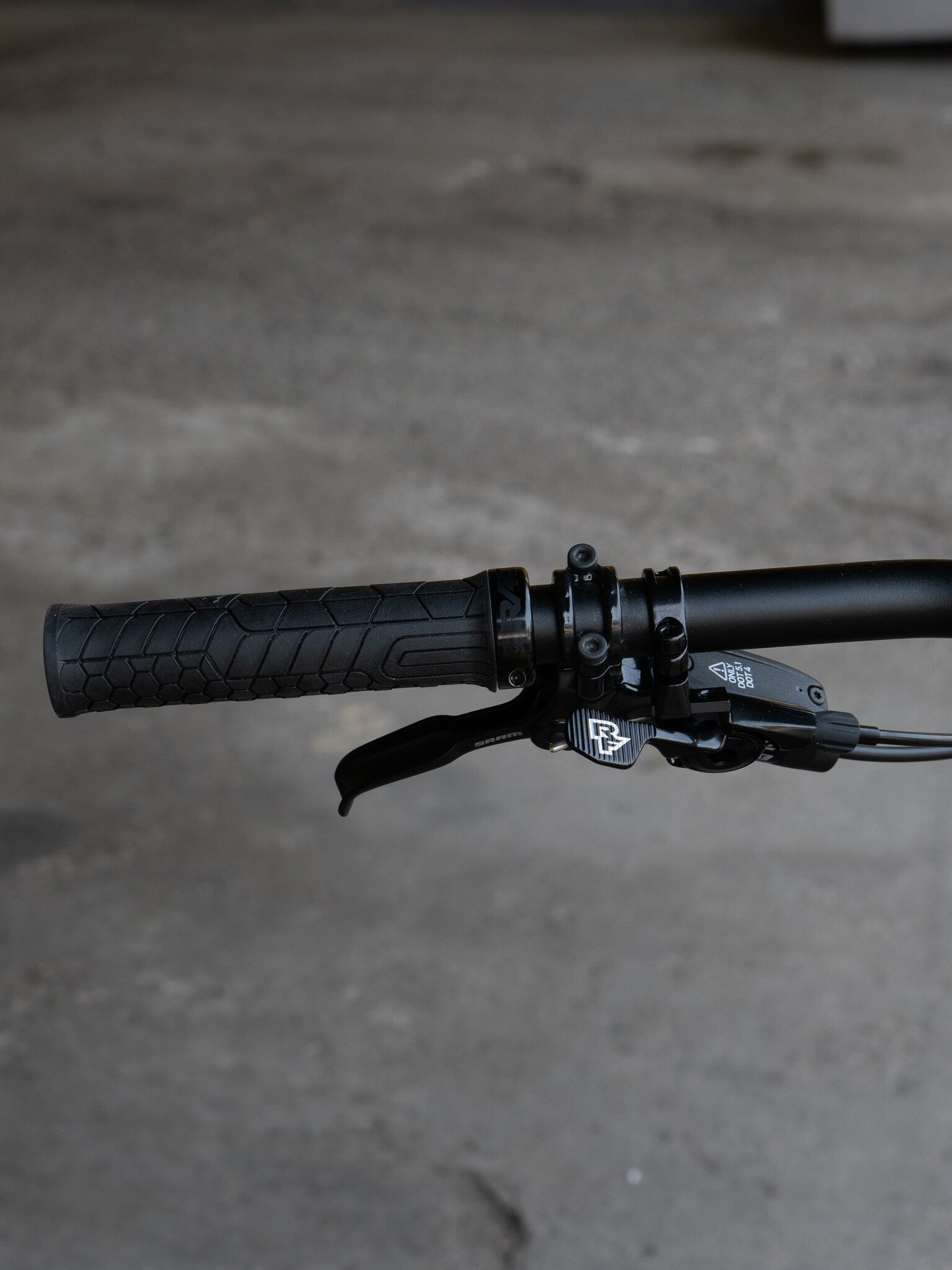 Bassi Coyote Complete Bicycle