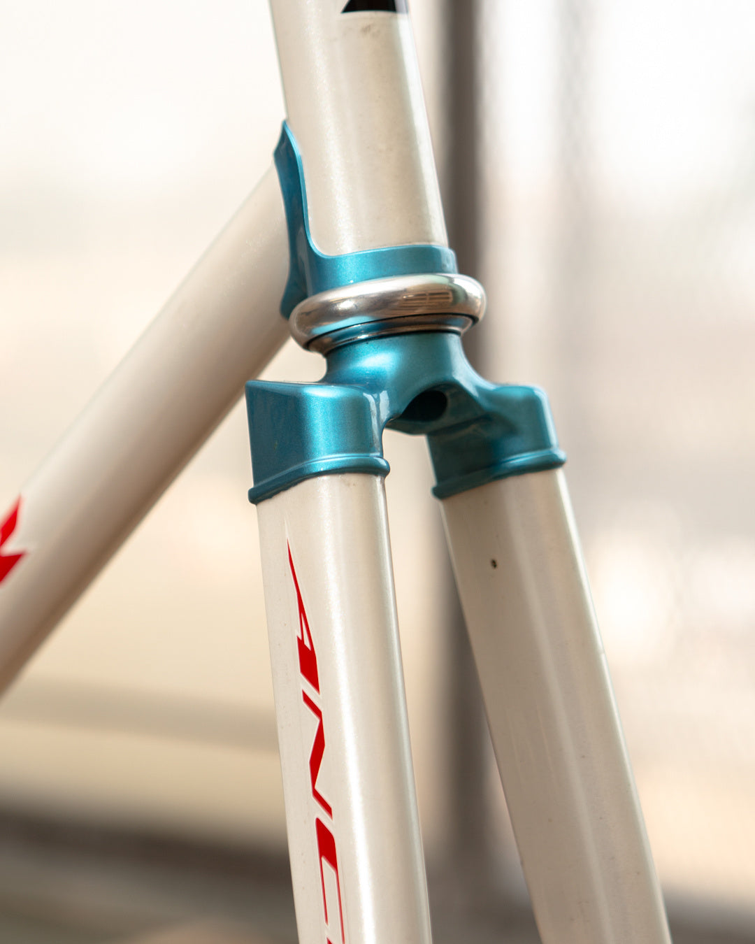 NJS Anchor Track Frame 54cm White