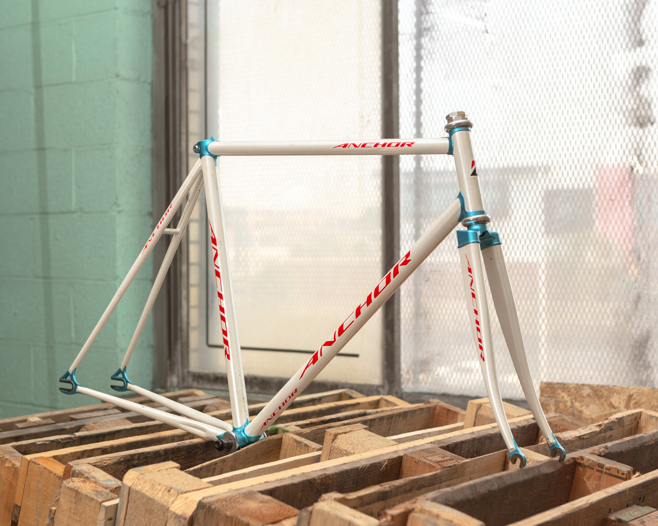 NJS Anchor Track Frame 54cm White