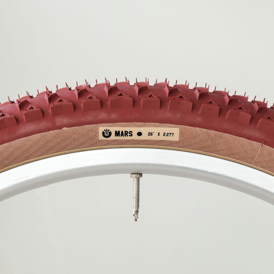Rouge // Red 26 x 2.3" (58-559)